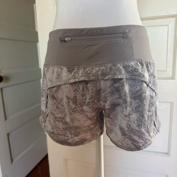 Lululemon Run Times Short II 4” Washed Marble Alpine White/Silverscreen– Size 6 - Picture 8 of 15